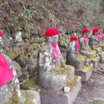 Japonia, Nikko, wąwóz Kanmangafuchi, posągi Jizo