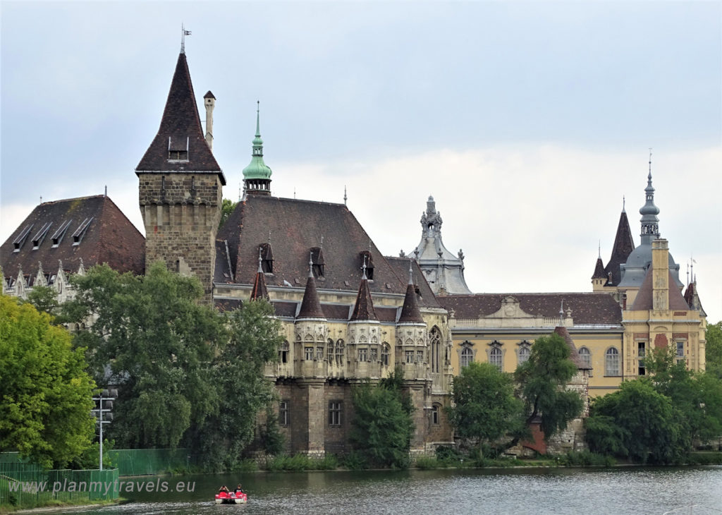 Budapest - top 5 attractions, Vajdahunyad Castle, view from the lake side