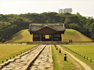 Korea Południowa, Seul. królewskie grobowce z dynastii Joseon