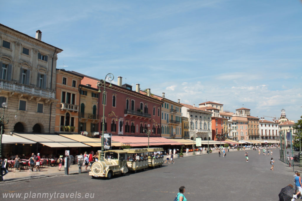 Italy, Verona, Piazza Bra, Bra Squere, Verona travel guide, Verona travel plan, Verona what to see