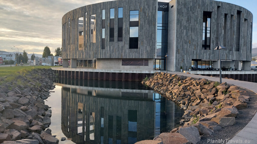 Islandia, Akureyri Hof Center