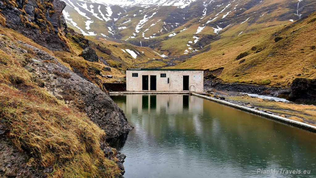 Basen Seljavallalaug – tajemnicze gorące źródło, Islandia - zimowy plan podróży