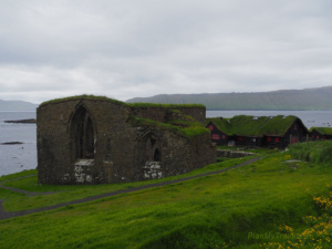 Kirkjubour