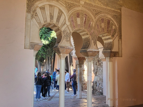 Alcazaba - arabskie arkady i zdobienia Alcazaba - arabskie arkady i zdobienia
