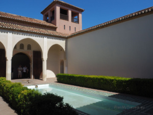 Alcazaba - dziedziniec dawnego pałacu mauretańskich władców