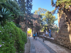 Alcazaba - spacer wśród murów twierdzy