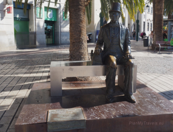 Pomnik Hansa Christiana Andersena przy Plaza de la Marina w Maladze