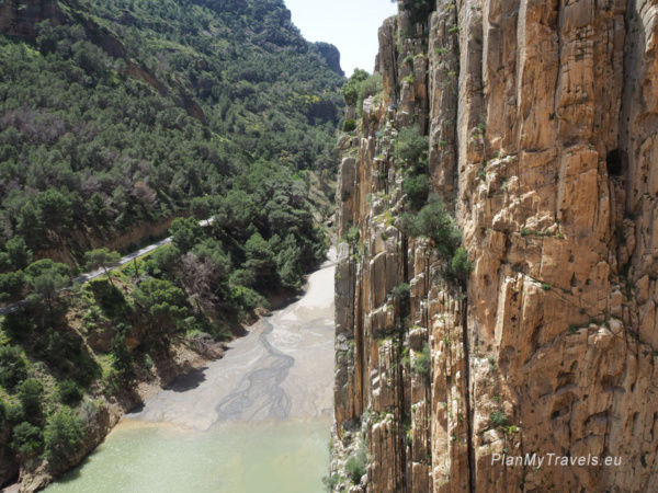 Caminito del Rey - wąwóz Gaitanes i rzeka Guadalhorce Caminito del Rey - wąwóz Gaitanes i rzeka Guadalhorce